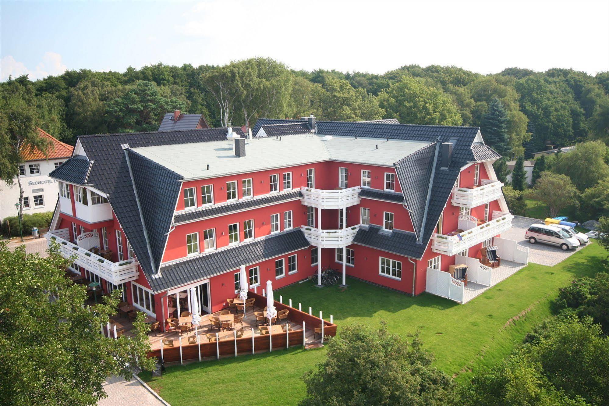 Strandhotel Deichgraf Graal-Mueritz Exterior photo